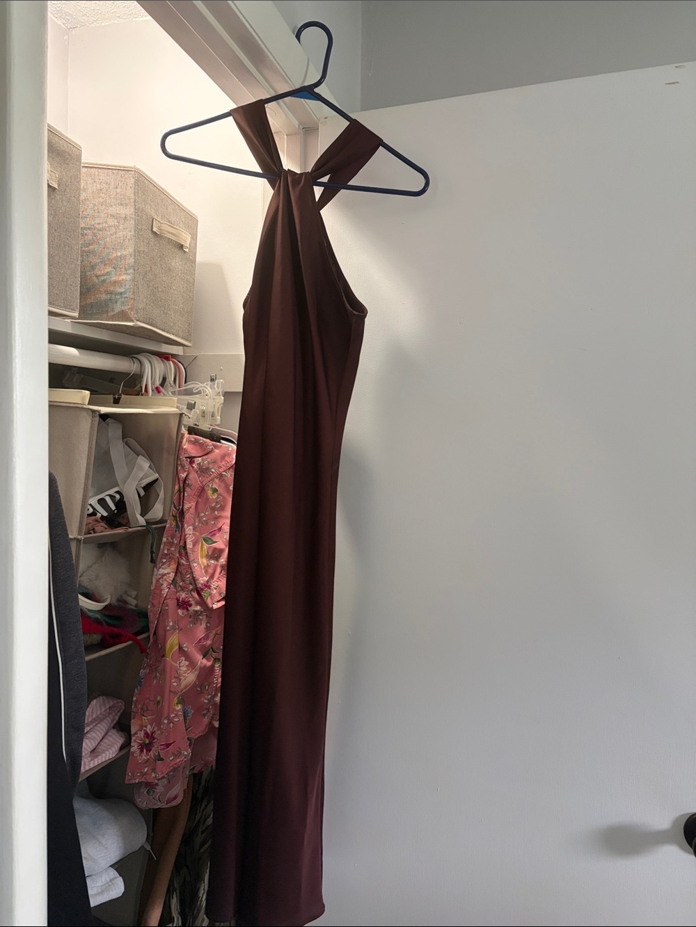 Elegant Sleeveless Twist Halter Maxi Dress in Brown